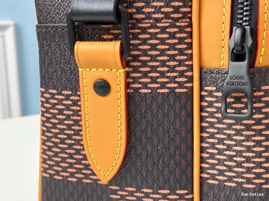 Repzbay VUITTON LOUIS MESSAGER BAG 0803